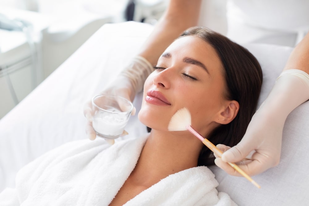 Cosmetologist,Cleaning,Face,Of,A,Beautiful,European,Woman,With,Special