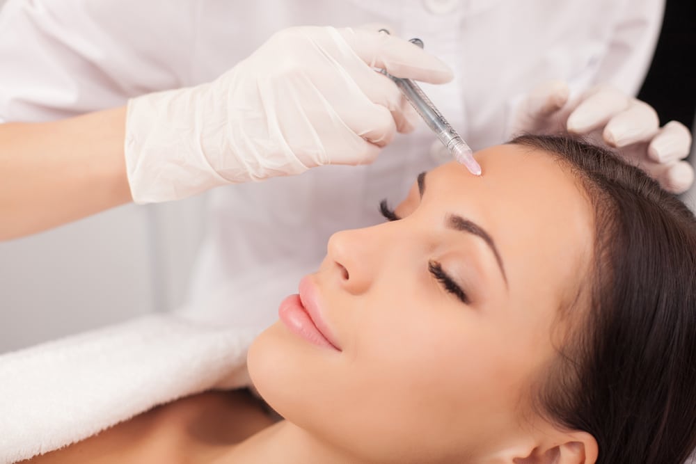 Close,Up,Of,Hands,Of,Expert,Beautician,Injecting,Botox,In